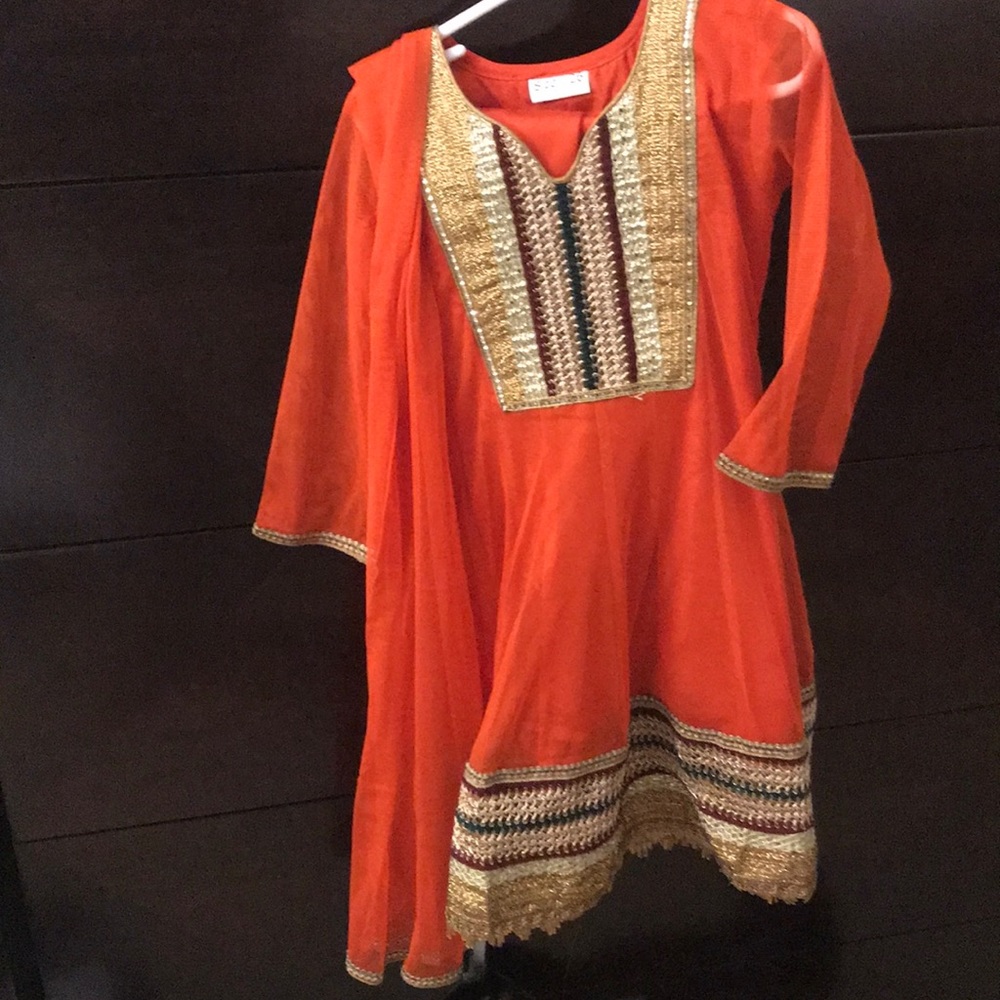 Pretty girls Indian shalwar kamiz with scarf